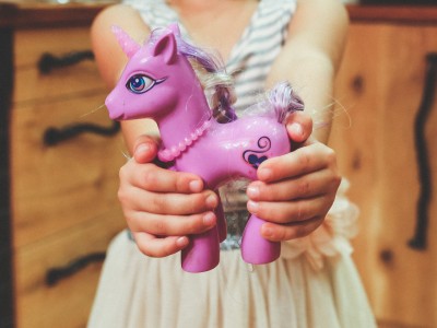 Розвивальний потенціал іграшкових коней: Вплив на дитячий розвиток
