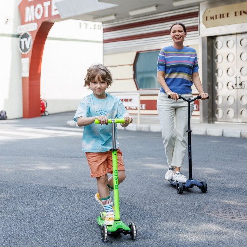 Самокат Micro серии Maxi Deluxe Neon LED - Зеленый попугай (Micro)