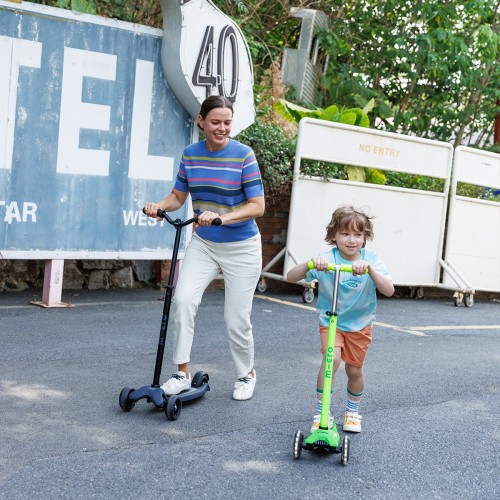 Самокат Micro серии Maxi Deluxe Neon LED - Зеленый попугай (Micro)