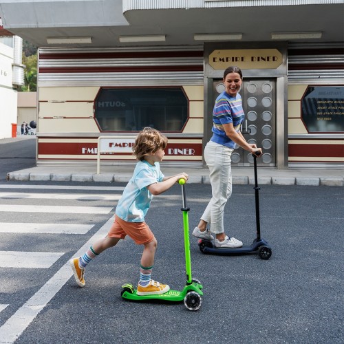 Самокат Micro серии Maxi Deluxe Neon LED - Зеленый попугай (Micro)