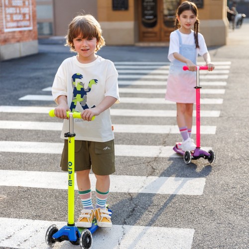 Самокат Micro серии Maxi Deluxe Neon LED - Ультра розовый (Micro)