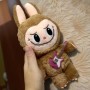Мʼяка іграшка "Монстрик Лабубу" з присоскою 25 см (рожева) (MiC)