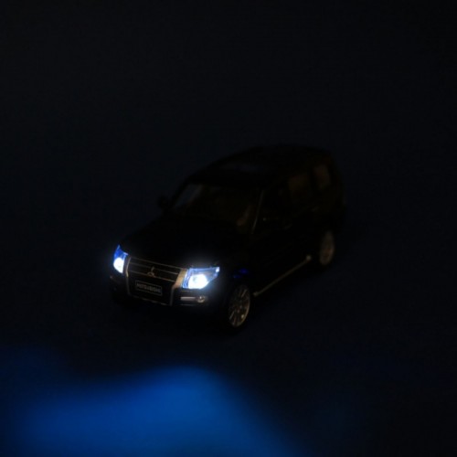 Машина мет. 1:33 "Mitsubishi Pajero 4WD Turbo", капот,багажник,батар., світ., звук, відкр.двері, короб.18 * 9 * 8 см (Автопром)