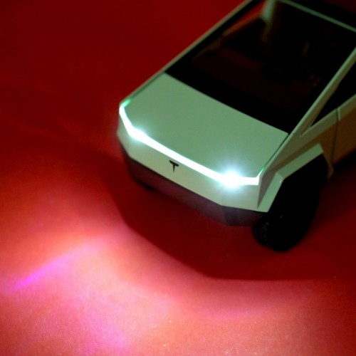 Машина мет. 1:32 Tesla pickup truck beach, батар,світло,звук,відкр.двері,короб. 19,5*9*9см (Автопром)