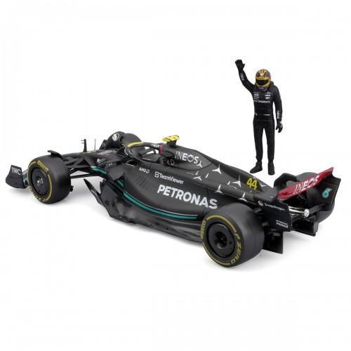 Автомодель з фігуркою - Mercedes-AMG F1 W14 E Performance (1:24) (Bburago)