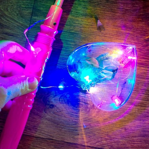 Светяшка "Сердце с куклой-брелоком" (ГОЛУБАЯ) на палочке (MiC)