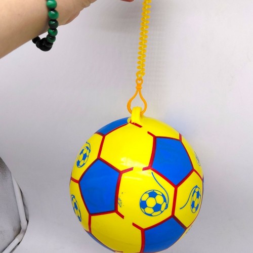 Мяч резиновый, диаметр 17 см, карабин с пружинкой, ЖЕЛТЫЙ (MiC)