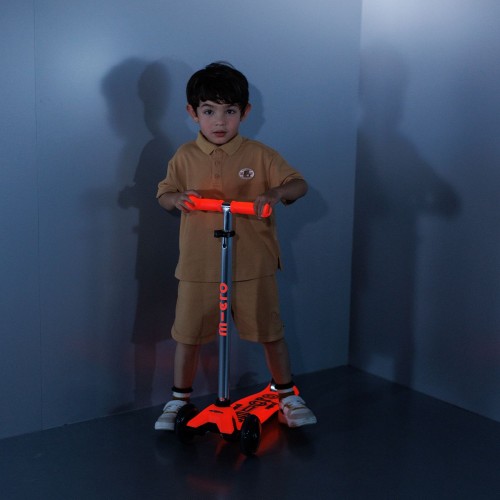 Самокат Micro серії Maxi Deluxe Glow LED – Червона аура (Micro)