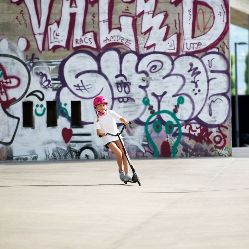 Самокат MICRO серії Sprite Deluxe – Чорний (Micro)